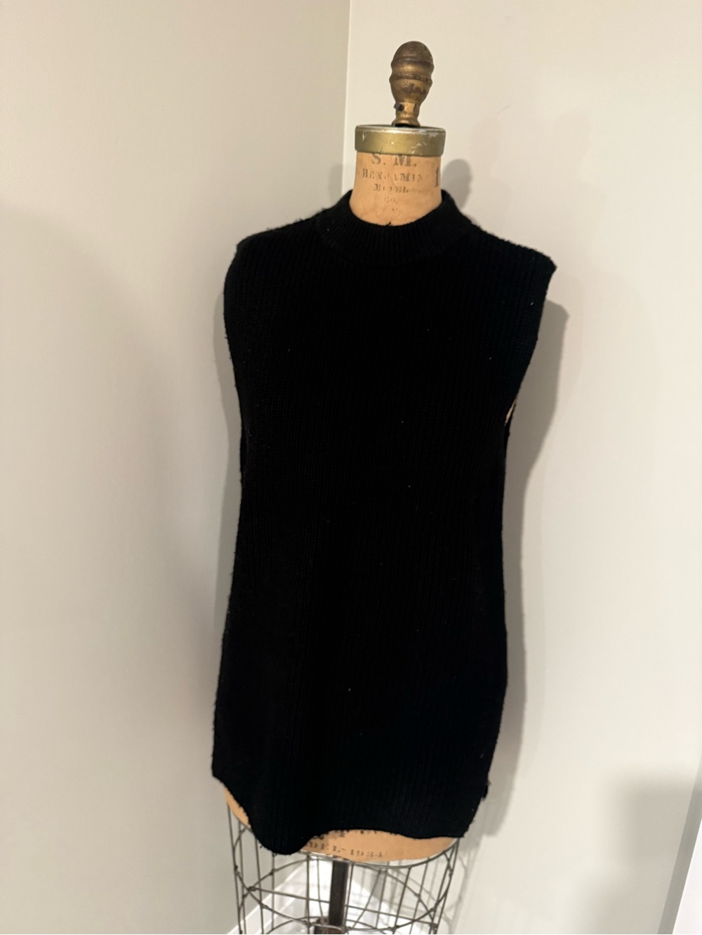 H&M Women’s Black Knit Sleeveless Sweater Vest